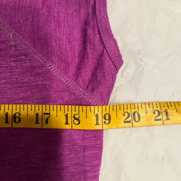 Earth Yoga Top size large. Pinkish purple - Picture 5 of 10
